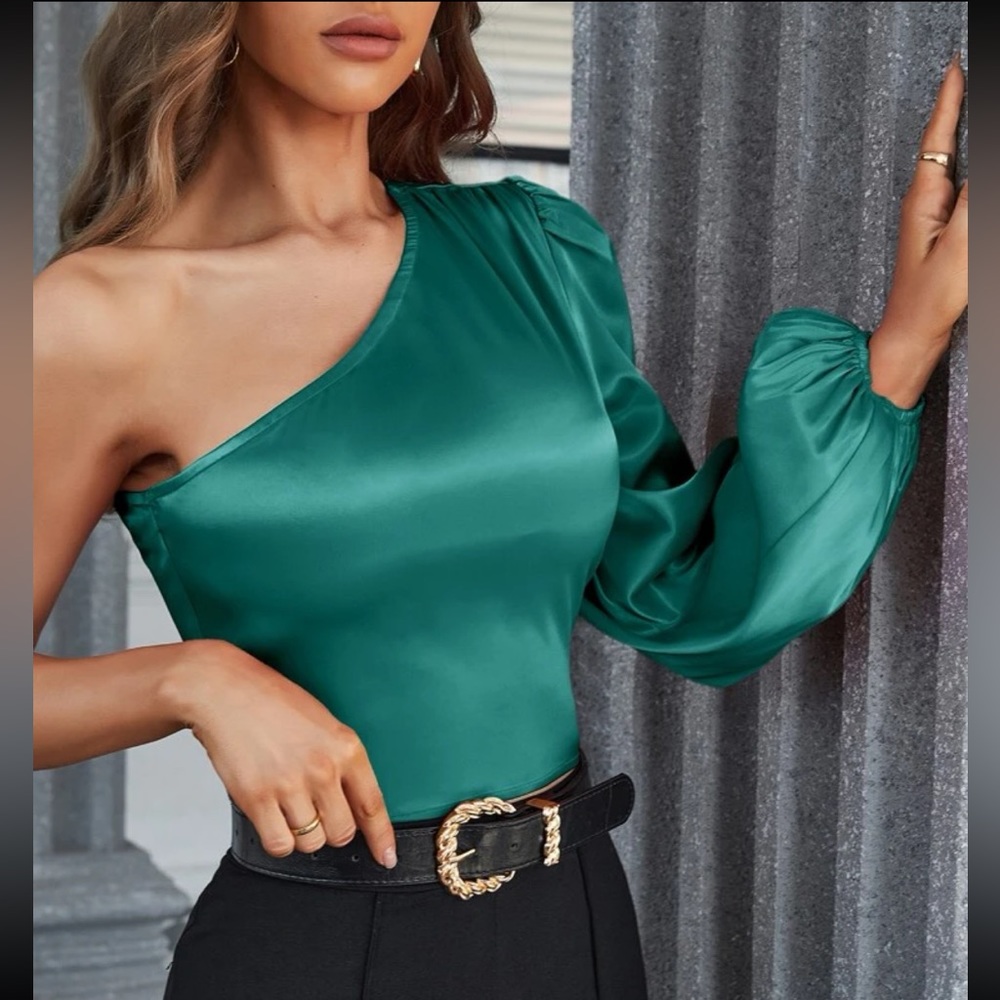 Luxe red one shoulder lantern sleeve blouse - Picture 15 of 16